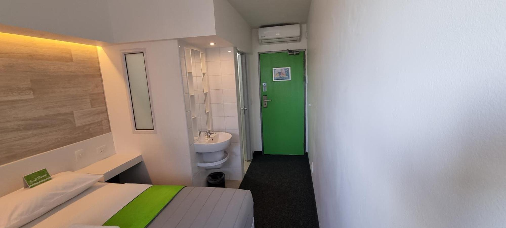 Check Inn Hotel Cape Town Exterior photo